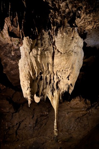 Grotte de Labouiche (Ariège) - Ensemble concrétionné dans la partie amont de la rivière(SP-23-1715)